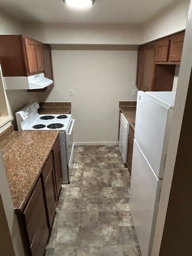 Foto principal - Convenient & Newly Updated 2-Bedroom Apart...
