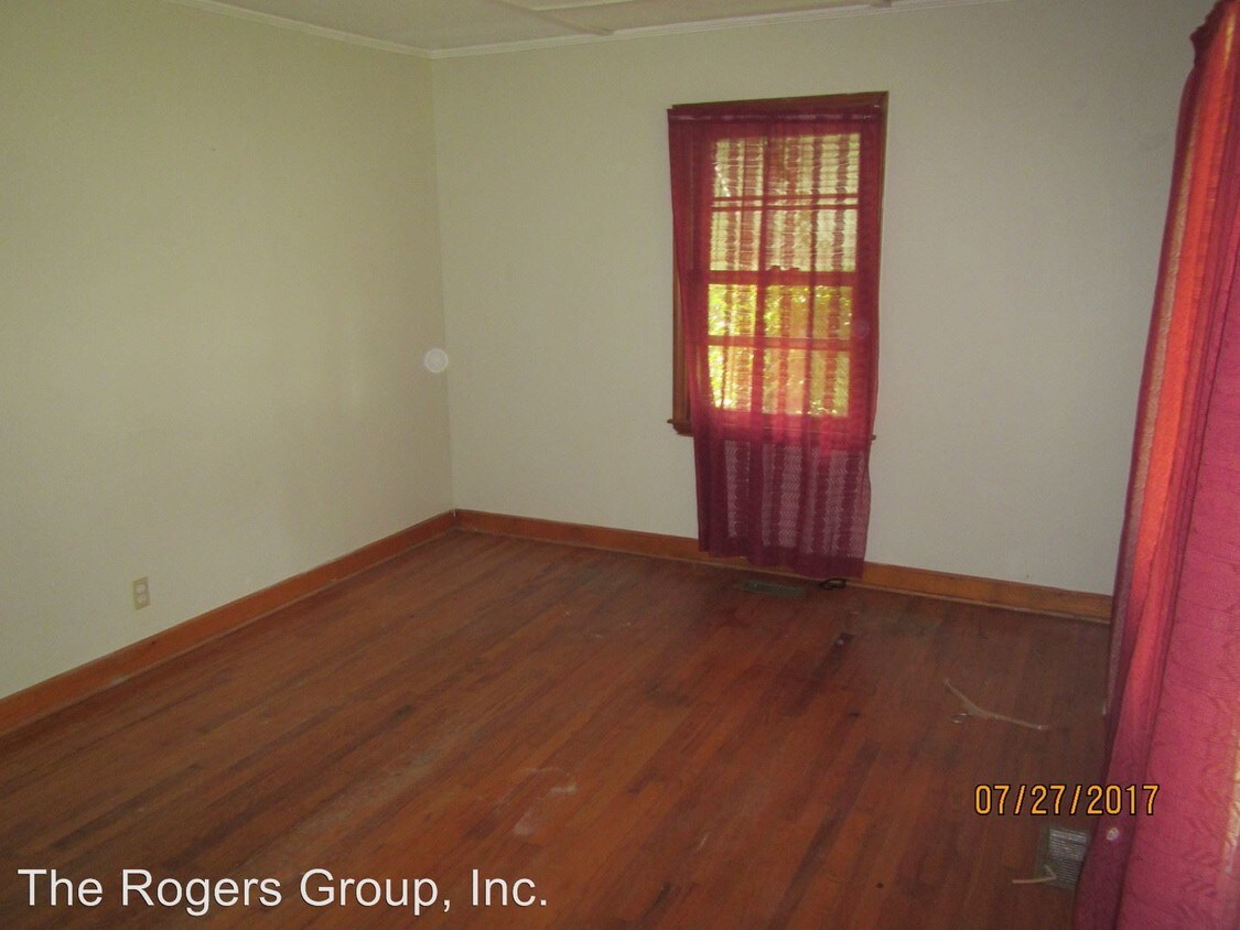 Building Photo - 3 br, 1 bath House - 1706 Willow Lane