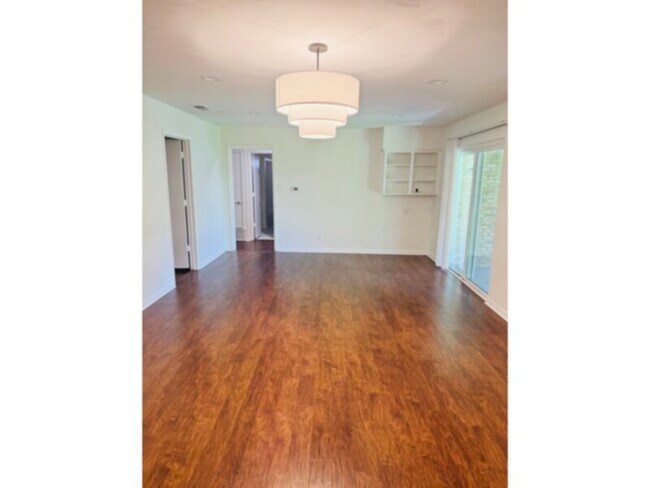 Photo - 8406 Foxwood Ln House