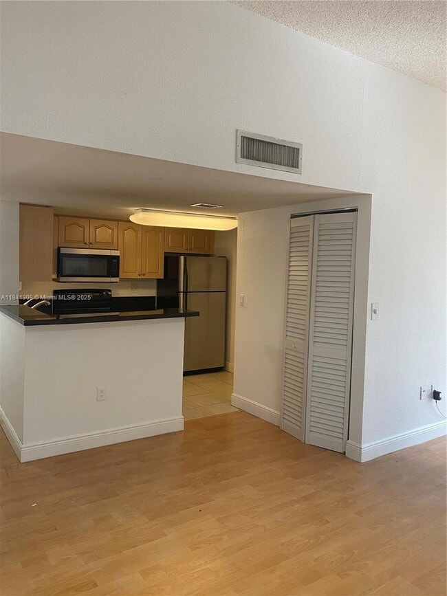 Foto del edificio - 9916 Nob Hill Ln