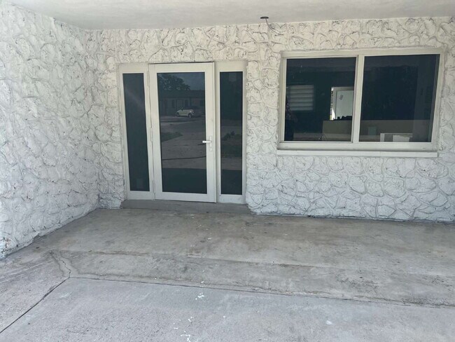 Foto del edificio - Charming 1-Bed Retreat Waterfront W/Pool W...