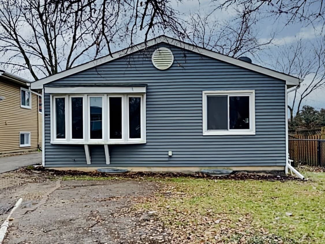 26W429 Cooley Ave House Rental in Winfield, IL