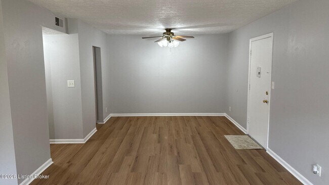 Foto del edificio - 7008 Wildwood Cir