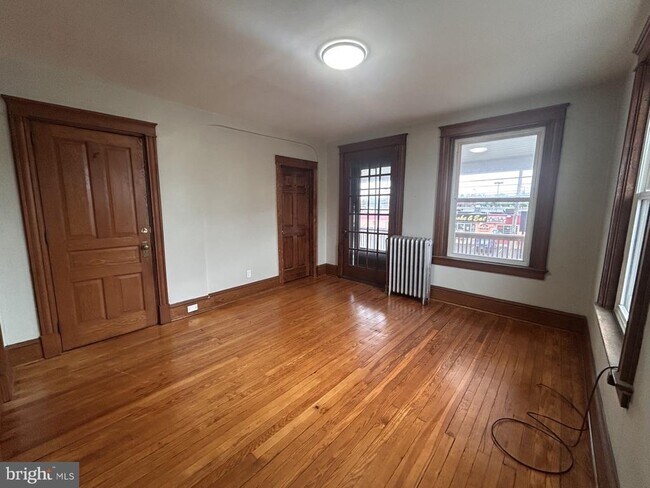 Foto del edificio - 1200 W King St