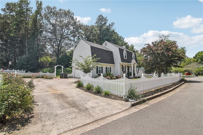 Foto del edificio - 245 Park Bridge Ln