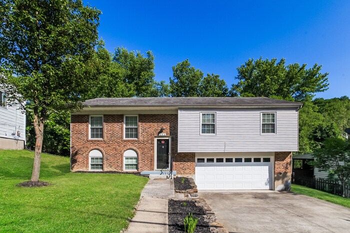 Primary Photo - Beautiful 3 Bedroom Bi-Level Home