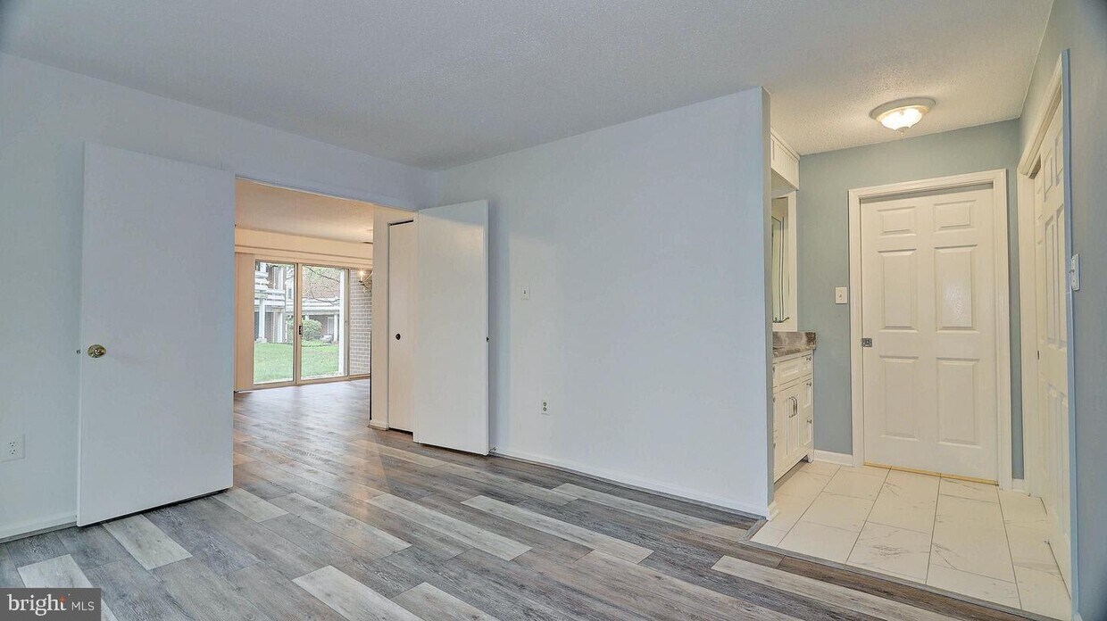 7598 Lakeside Village Dr, Falls Church, VA 22042 Condo for Rent in