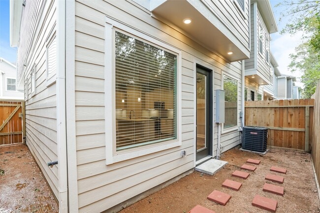 Building Photo - 5117 Royal Heath Dr