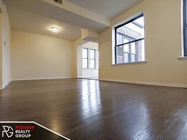 Foto del edificio - 2323 N Kedzie Blvd