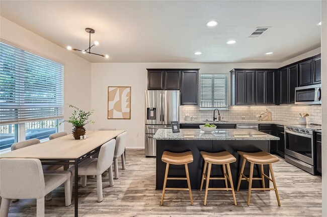 Building Photo - 10504 Abana Way