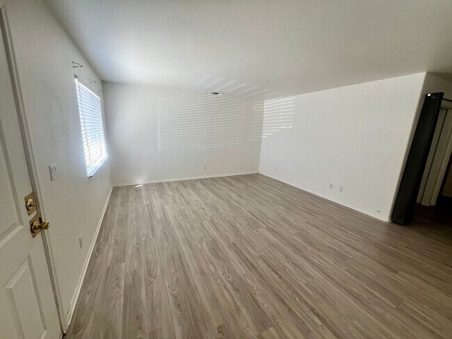 Building Photo - 6685 Ocotillo Ave
