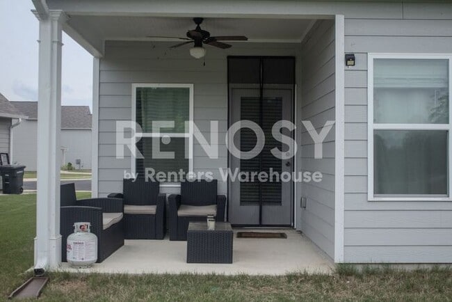Building Photo - Stunning 3-bedroom 2-bath 1 level home