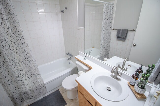 Baño - 6721 E McDowell Rd