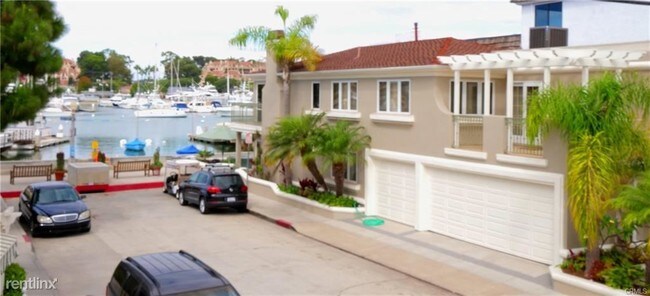 Building Photo - 3 br, 2 bath House - 319 Collins Ave