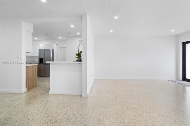 Foto del edificio - 70 NE 186th Terrace