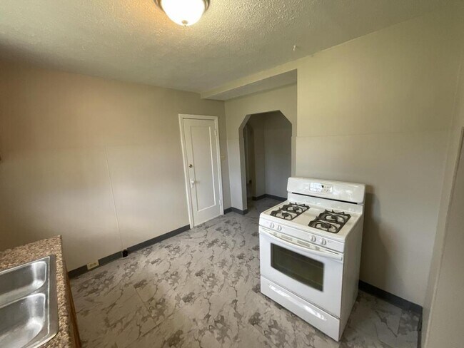 Foto del edificio - 5247 Forest Avenue #Down