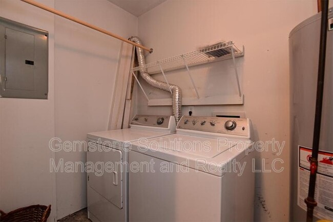 Building Photo - 732 Huffine Manor Cir