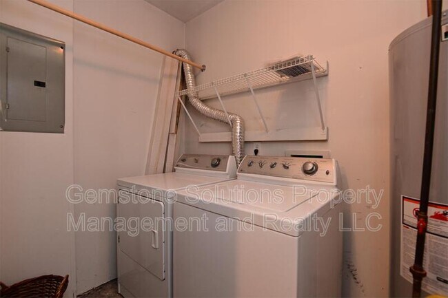 Foto del edificio - 732 Huffine Manor Cir