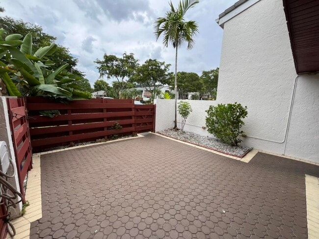 Building Photo - 3094 Bermwood Ln