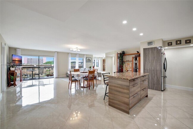 Foto del edificio - 1301 NE 7th St