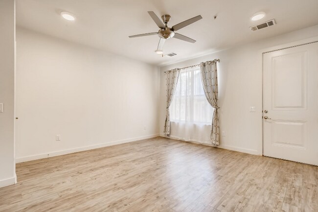 Foto del edificio - 7805 Cooper Ln