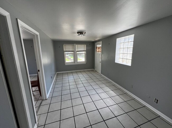 Building Photo - 1440 S 49th Ave