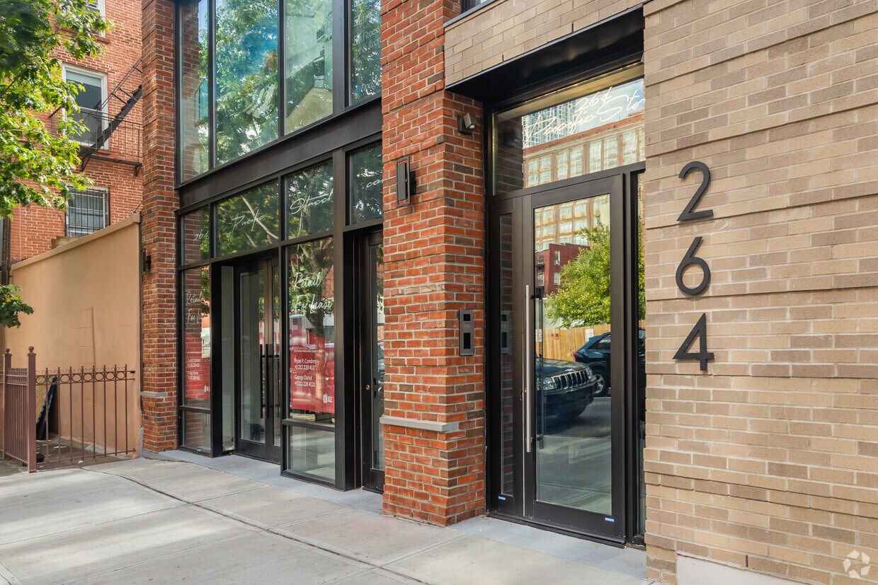 Building Photo - 262-264 Pacific St