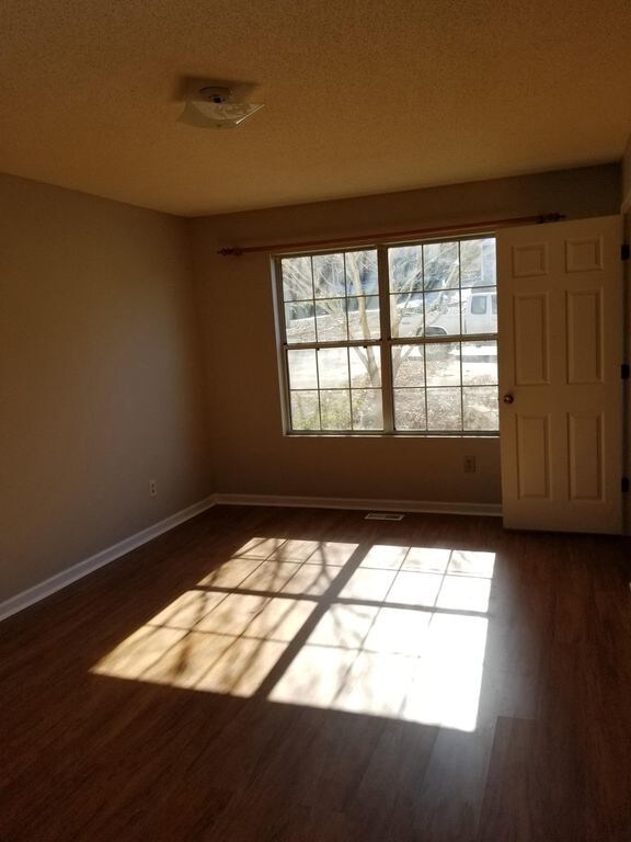 Foto del edificio - 4143 Lake Mist Dr NW