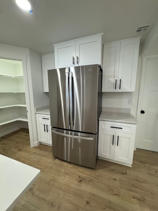 Foto del edificio - 3361 W Pond Dr