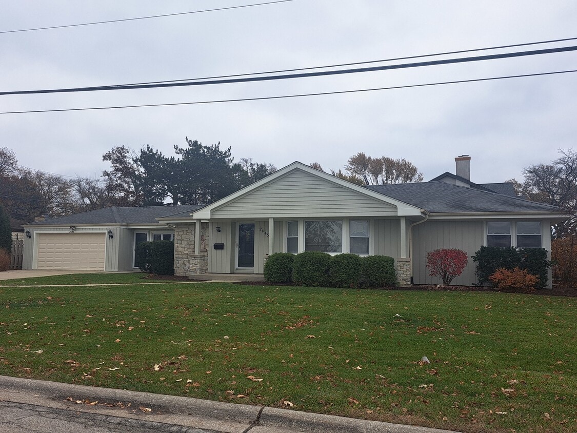 Foto principal - 2045 Farrell Ave