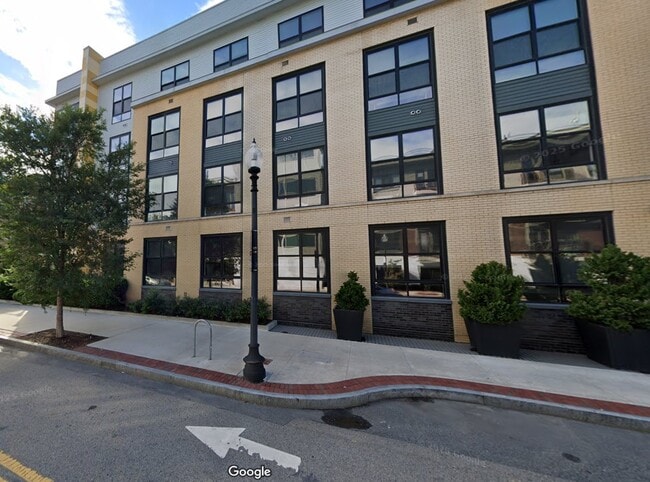 Building Photo - 320 D St