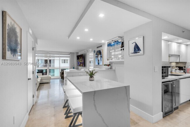 Building Photo - 6917 Collins Ave