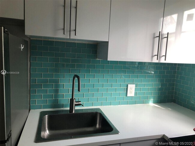 Foto del edificio - 2843 Sheridan Ave