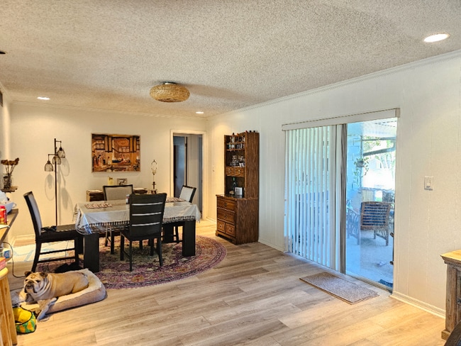 Photo - 425 Vandergrift Dr House