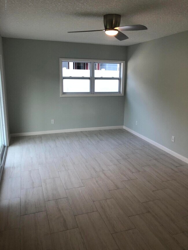 Foto del edificio - 240 Hopkins St