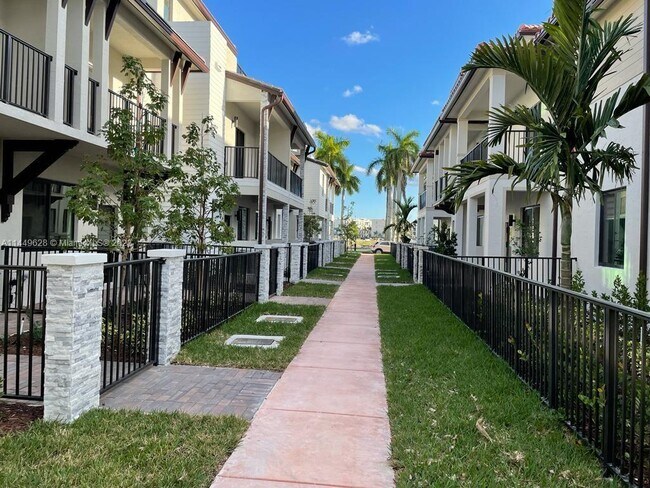 Foto del edificio - 4657 NW 83rd Pky