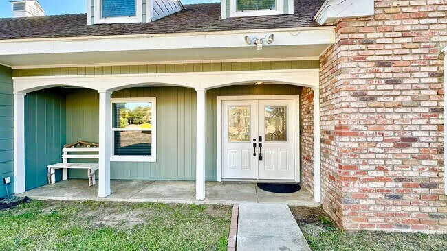 Building Photo - Beautifully Remodeled Top to Bottom Two-St...