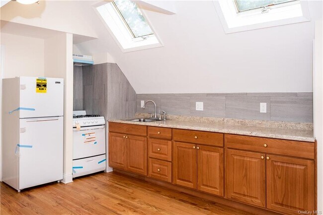 Building Photo - 57 Hilltop Ave