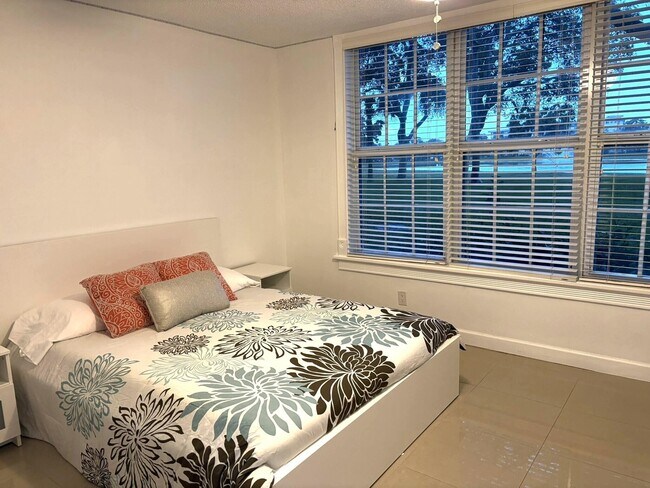 Foto del edificio - 2940 N Course Dr