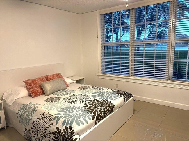 Building Photo - 2940 N Course Dr