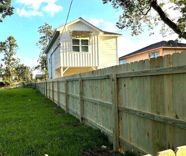 Foto del edificio - 210 Garrotsville St