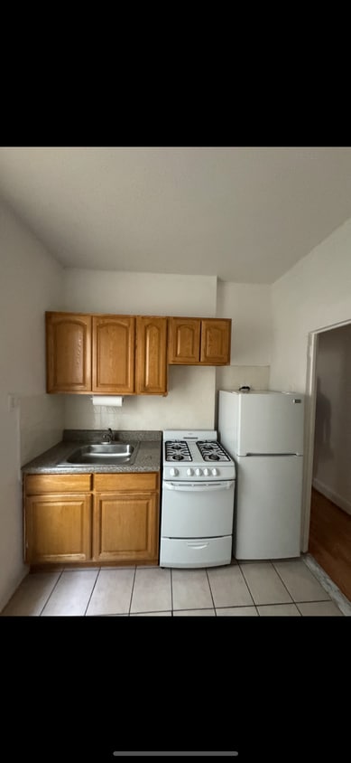 Primary Photo - 30-17 34th St