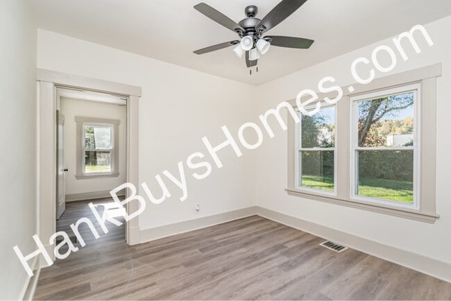 Building Photo - 115 Kansas St