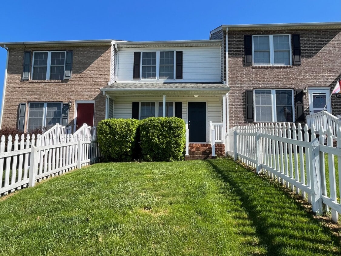 1524 W Market St, Harrisonburg, VA 22801 Room for Rent in