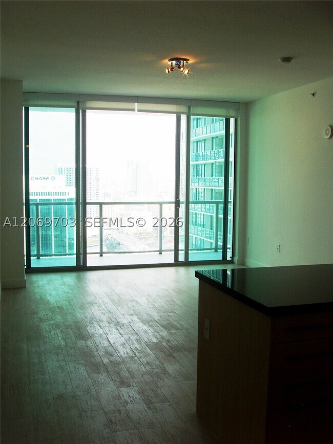 Foto del edificio - 79 SW 12th St