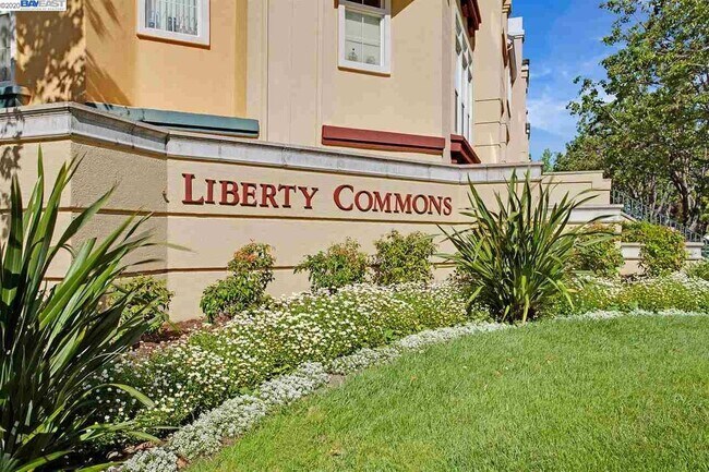 Building Photo - 3586 Fitzsimmons Common