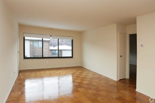 Foto del edificio - 44 NY-25A