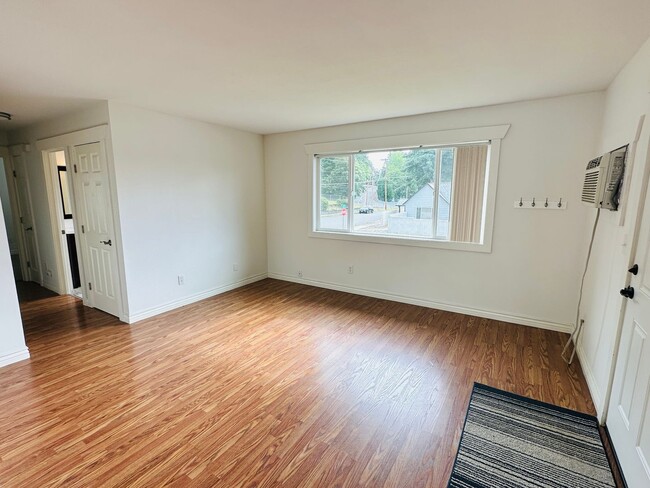 Photo - Charming & Cozy Camas Duplex House