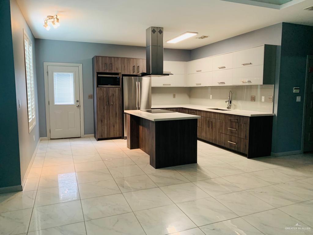 Building Photo - 1716 W Garrison Dr