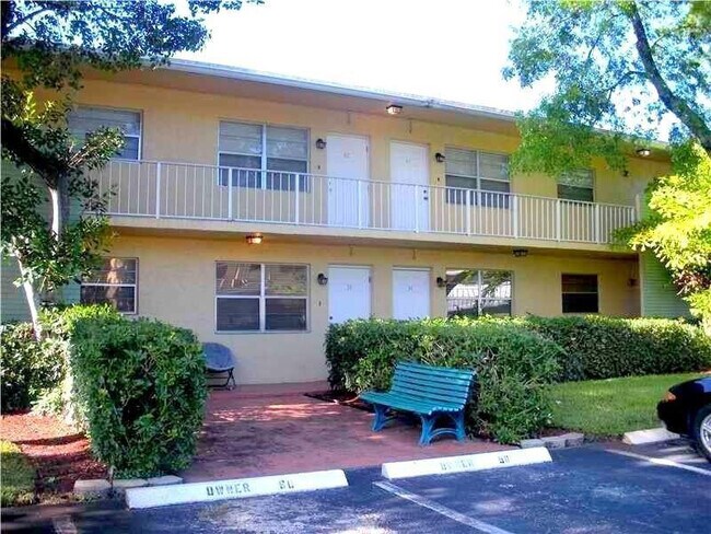 Building Photo - 2607 NE 8th Ave